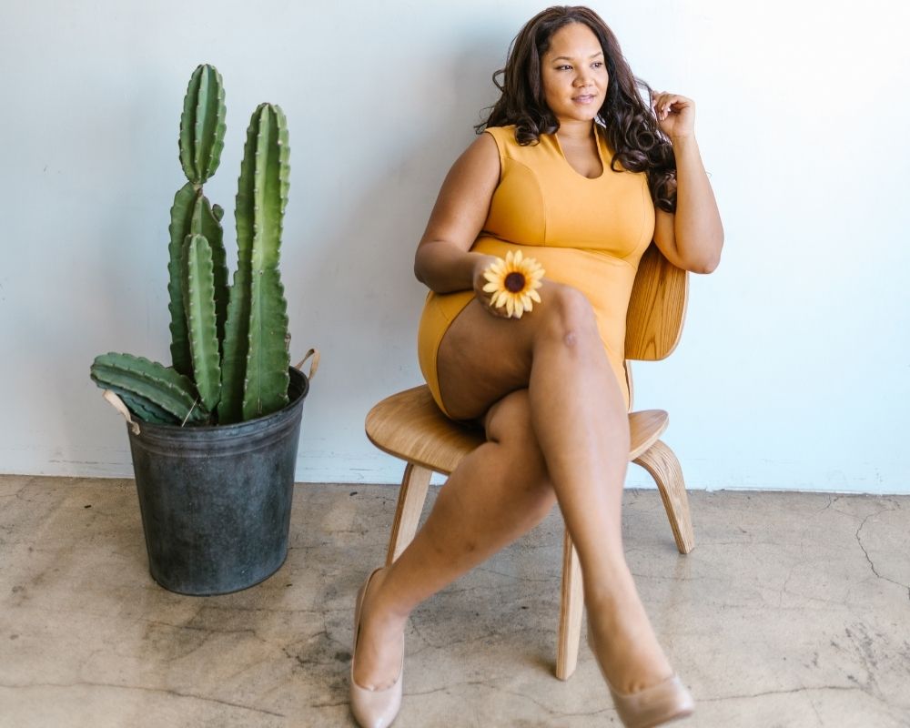 curvy women in yellow dress